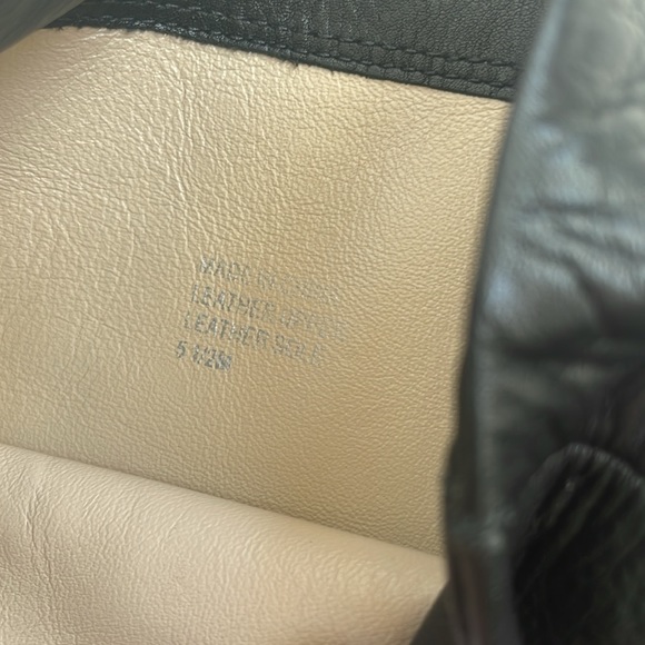 MICHAEL KORS BLACK LEATHER  PLATFORM BOOTS, 5 1/2 M - Picture 9 of 10